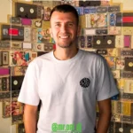 DJ ONI NDREKO te Tiki Bar